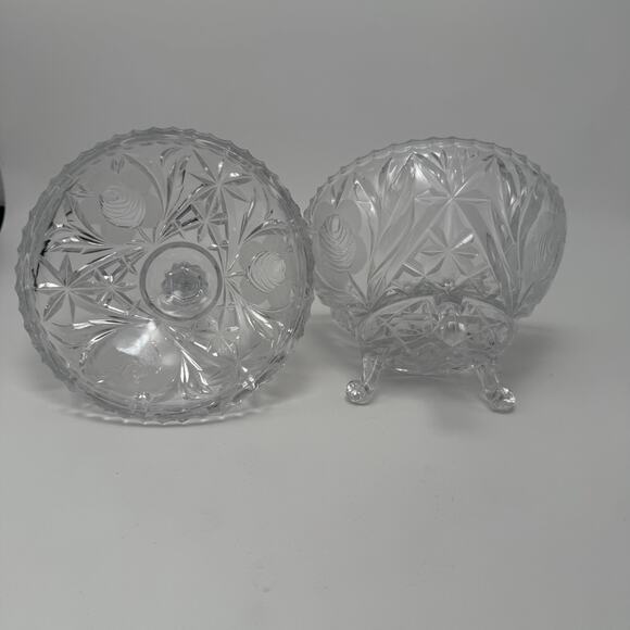 VTG Beautiful Clear Pressed Glass footed Candy dish w/ Spire lid Flower Pattern - Picture 2 of 5
